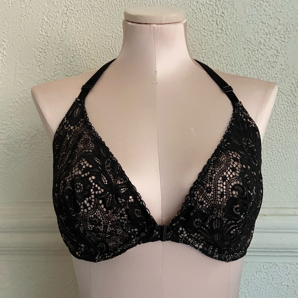Victoria’s Secret Black Bra 34DD. 🕷
